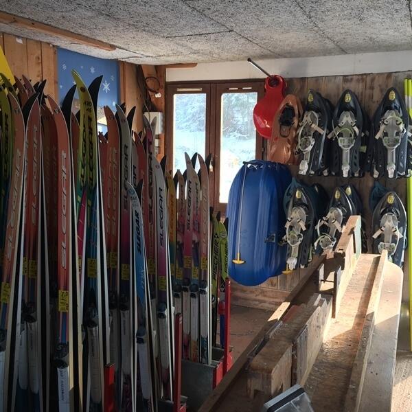 Skis, raquettes, luge, chaussures...   Ⓒ  