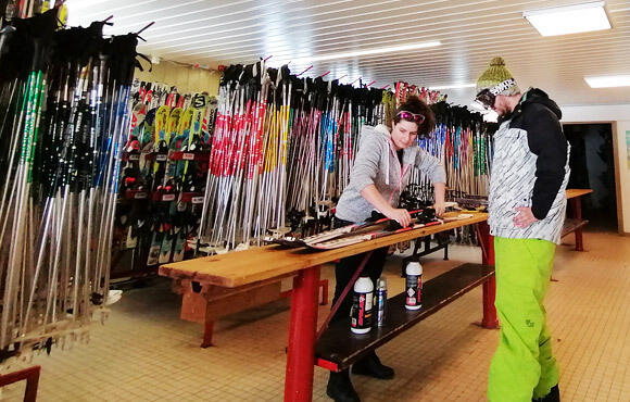location-ski-station-les-fourgs  Ⓒ  Location des Rangs