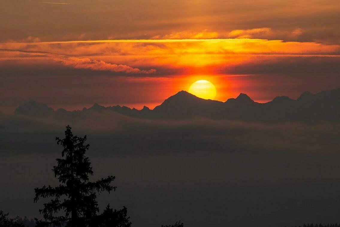 Lever de soleil  Ⓒ  Rémi Basmaji