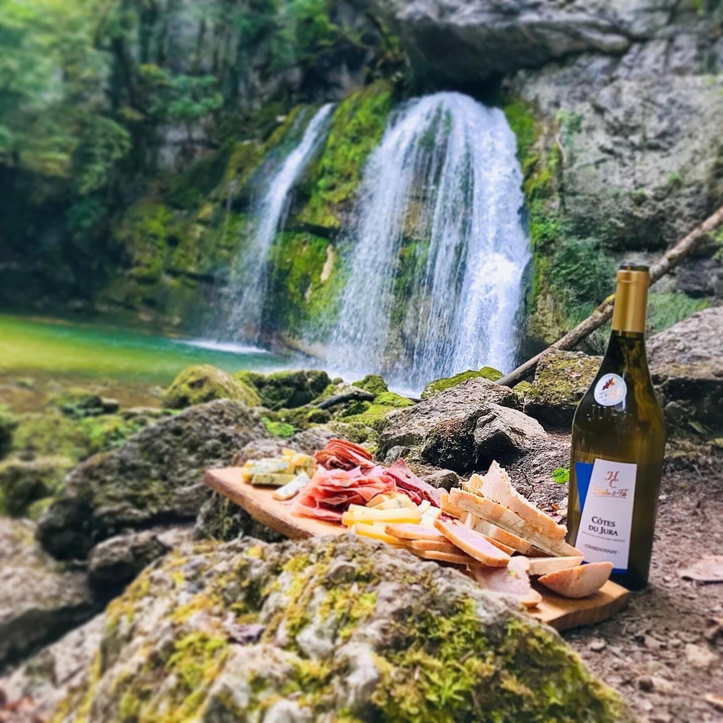 planche apéro locale aux pieds des cascades  Ⓒ  @ojurassik